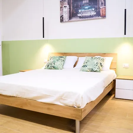 Apartamento N.1 500mt Da Policlinico/10min Da Stazione *